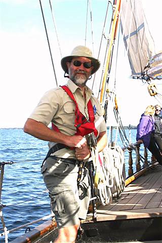 Webmanager preparing to go aloft