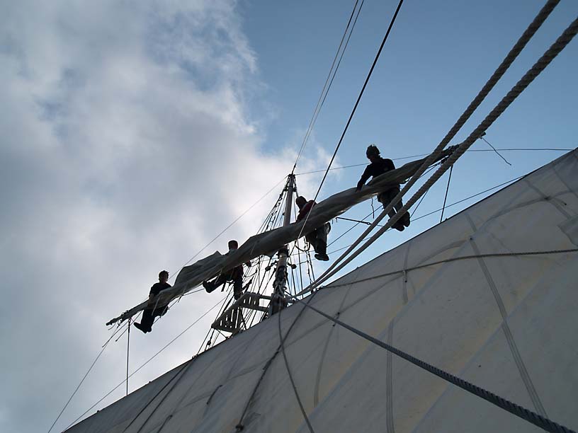 sail handling aloft